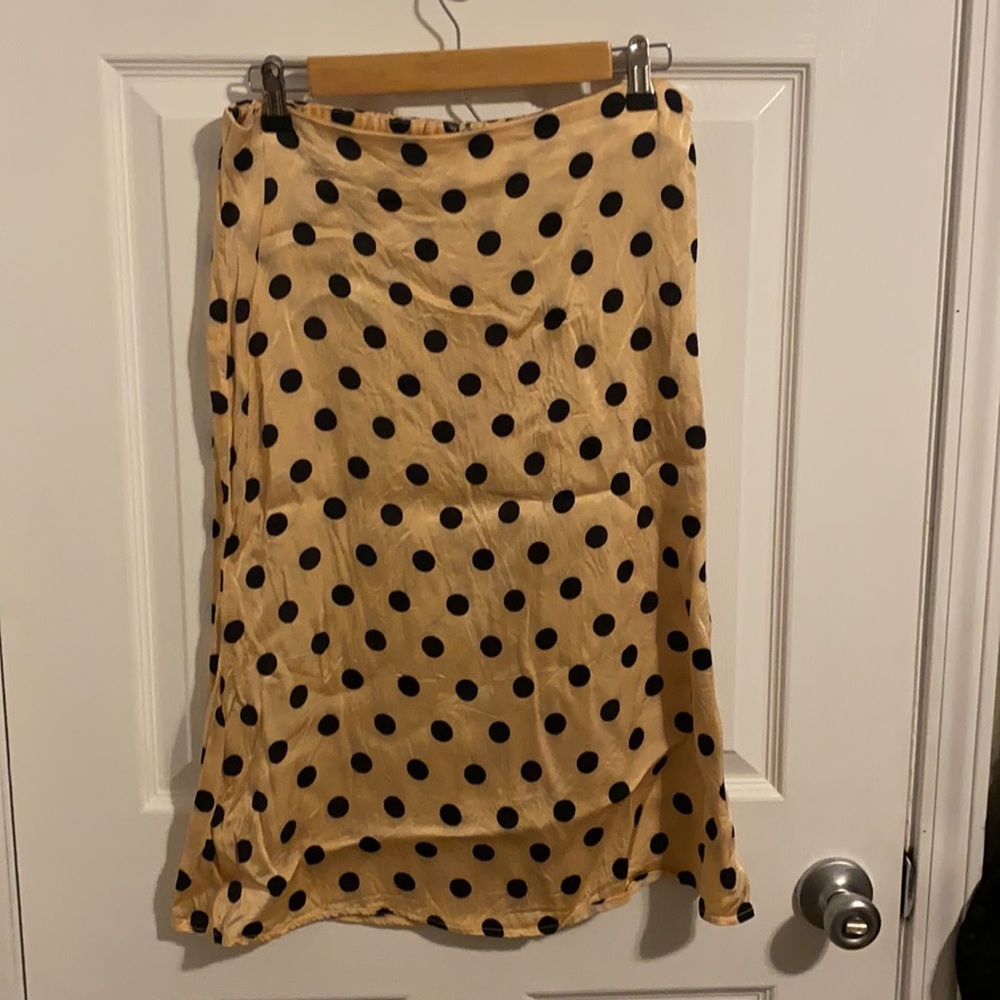 Mid length skirt